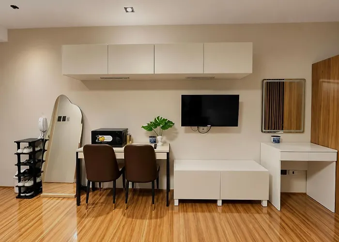 Sweetstays In Poblacion Makati 4*